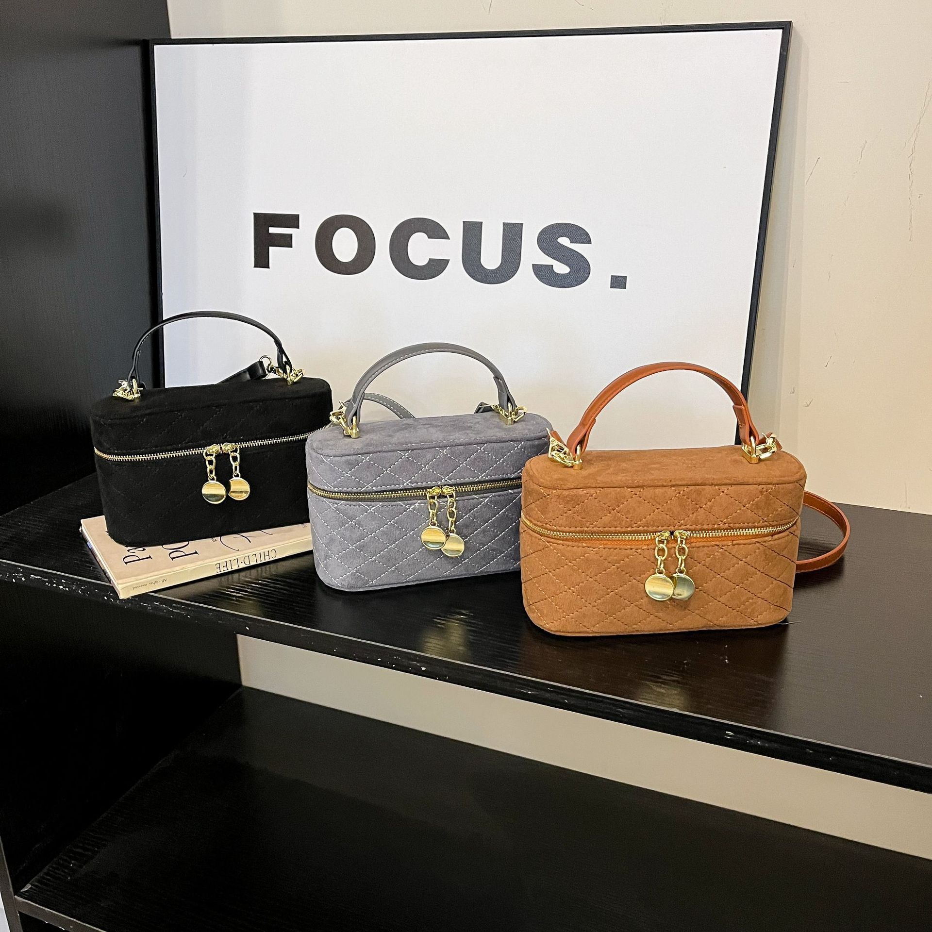 Luxury Brand Designer Bag High-End Matte Small Square Bag With Quilted Stitching, Vintage Women's Trendy Chain Fashion Crossbody Bag, Versatile H