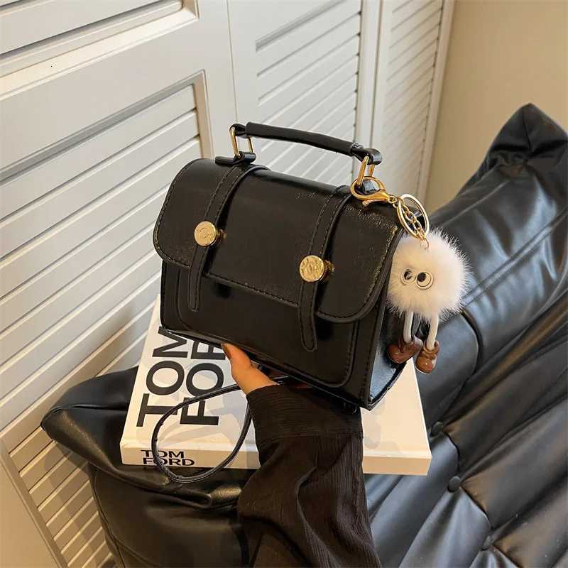 New Retro Small Square Bag for Women High Quality Autumn Winter Crossbody Bag Fashionable and VersatileT251110