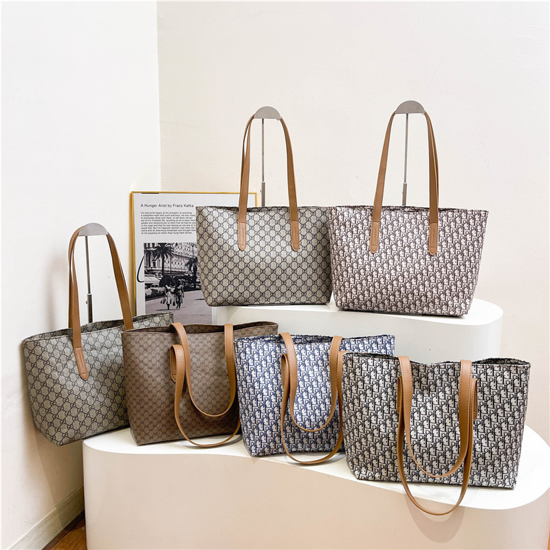 New style trendy retro large-capacity tote bag commuter shoulder bag for women underarm bag versatile and simple