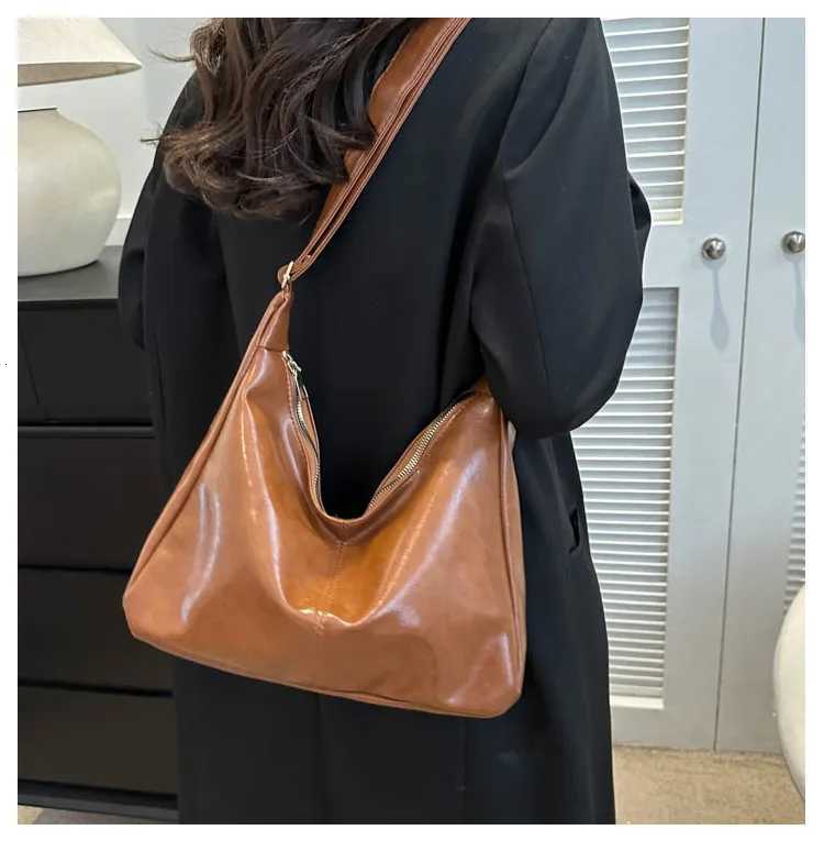 Large capacity dumpling bag women pu leather fashion shoulder bag high-end all ride commuter tote bagT251110