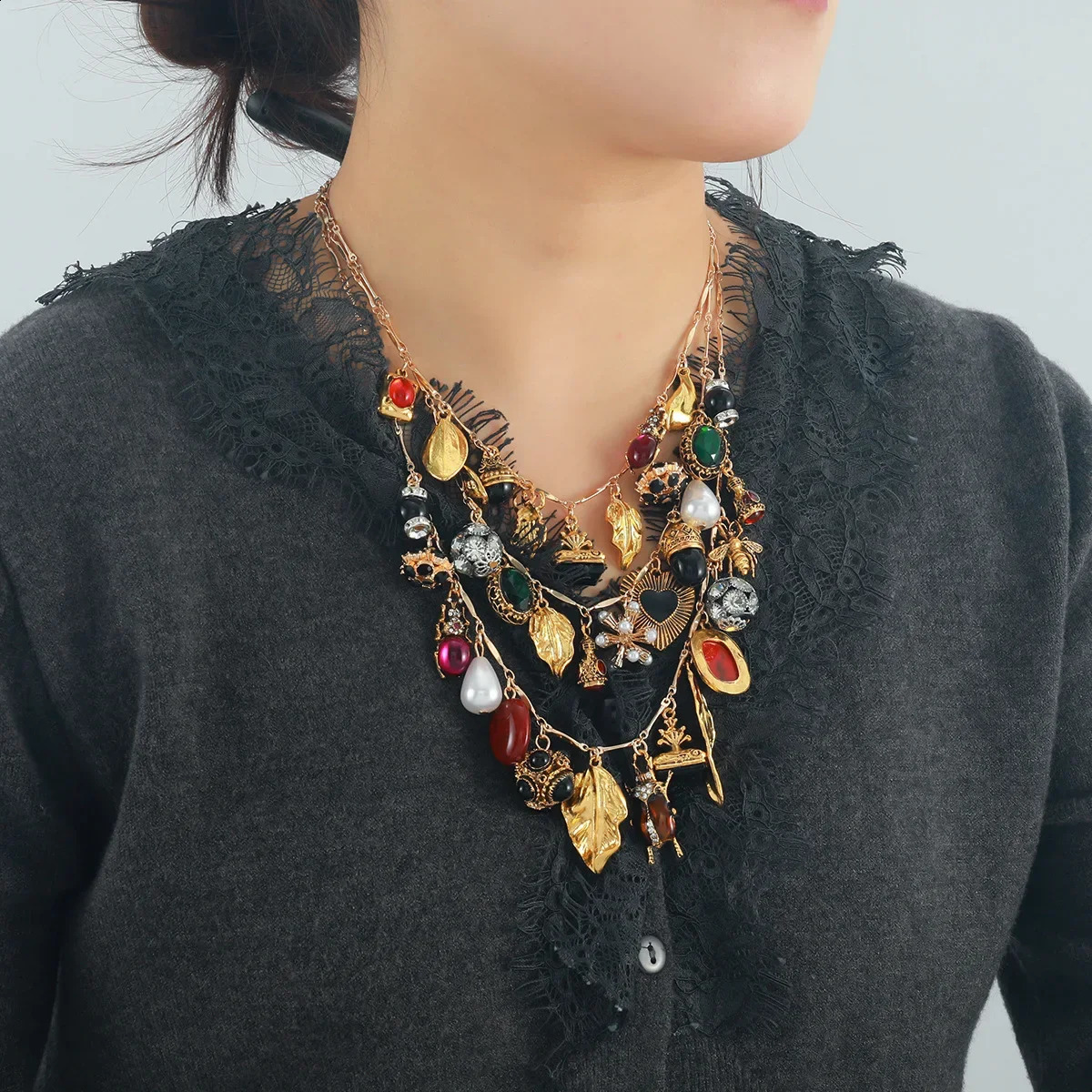 Multi layered female retro insect leaf heart-shaped flower geometric pendant necklace 250409