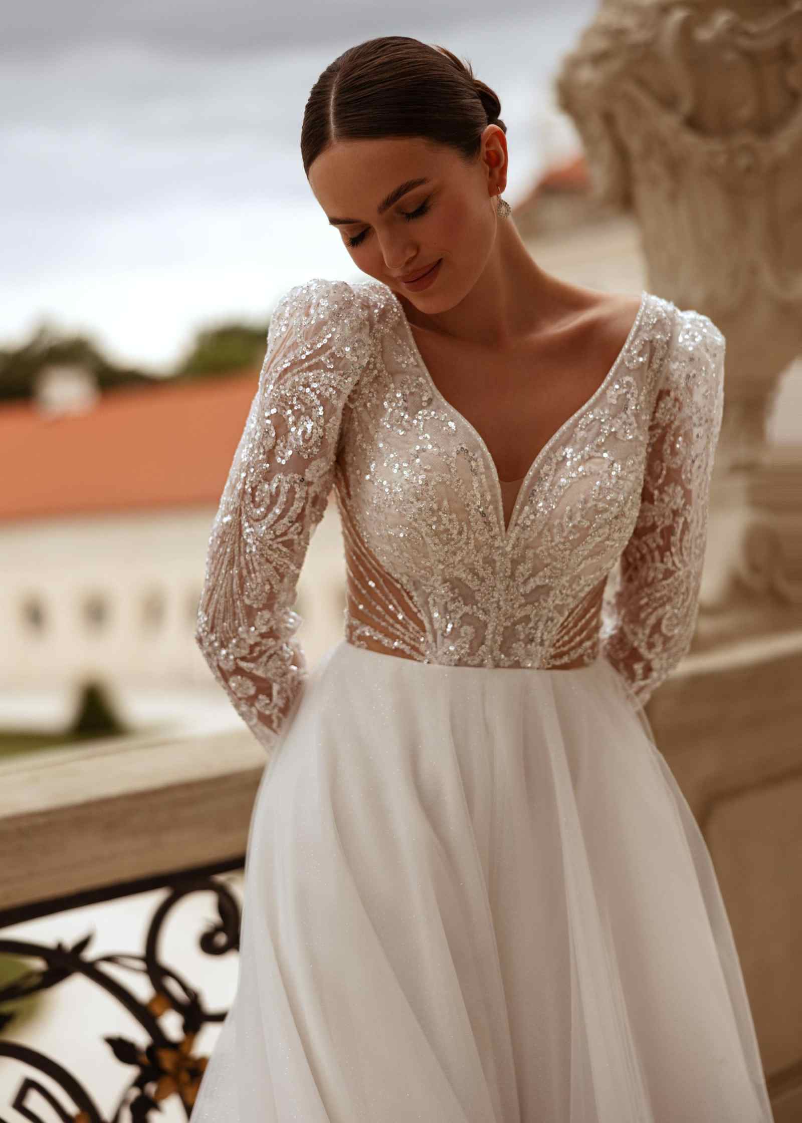 Elegant Wedding Dresses 3D-Lace Ball Gown Shine Sexy V-Nevk Bridal Gowns Sequins Royal Tail vestidos de novia Size Customized Plus Size H25652