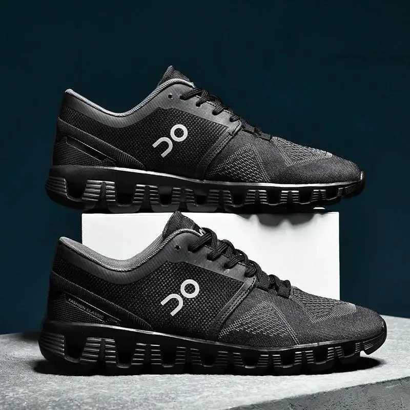 Simple and fashionable cushioned running shoes are fast and comfortable for couplesC250411
