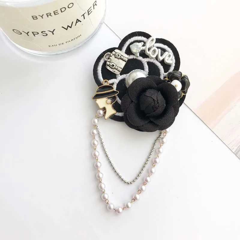 Luxury 22 Style Elegant Women Camellia 5 Number Badges Tassel Pearl Crystal Brooches Pins Classic Vintage Wedding Party Brooch Jewelry Y251111