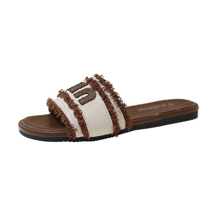 Ladies 2025 summer new small fragrant flat slippers wear fashion casual French fringe hundred with skirt beach flip-flops
