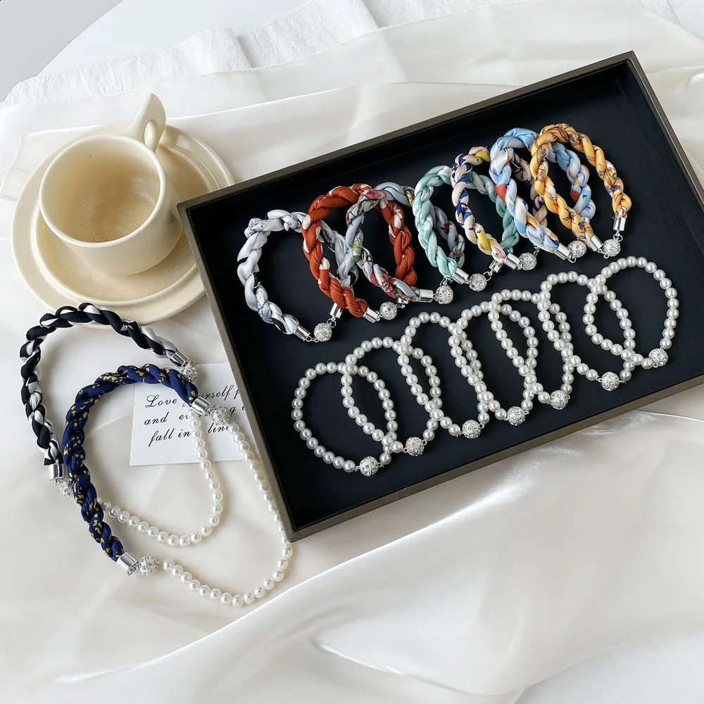 Summer Pearl Magnetic Buckle Necklace Silk Scarf Womens Pearl Niche High End Bracelet Temperature Kravik Scarf 250409