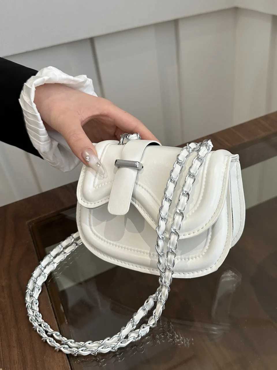 Women Small Exquisite Solid Color Crossbody Bag Simple Fashion Niche Design Sense Advanced Lightweight For Party Daily CommuteT251110