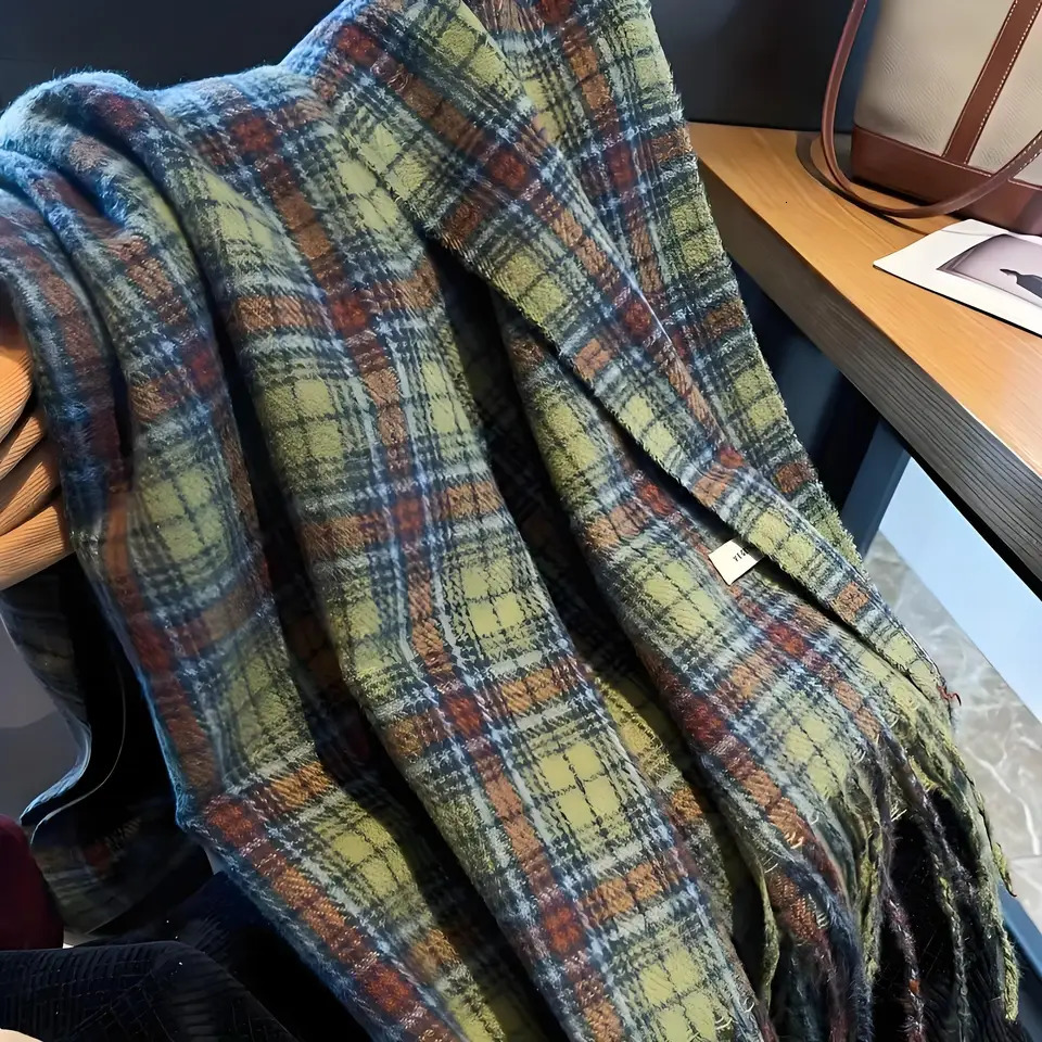 Cozy Winter Scarves for Women Vintage Green Plaid Wrap with Elegant Tassel Soft Thickened Fashion Shawl 251030