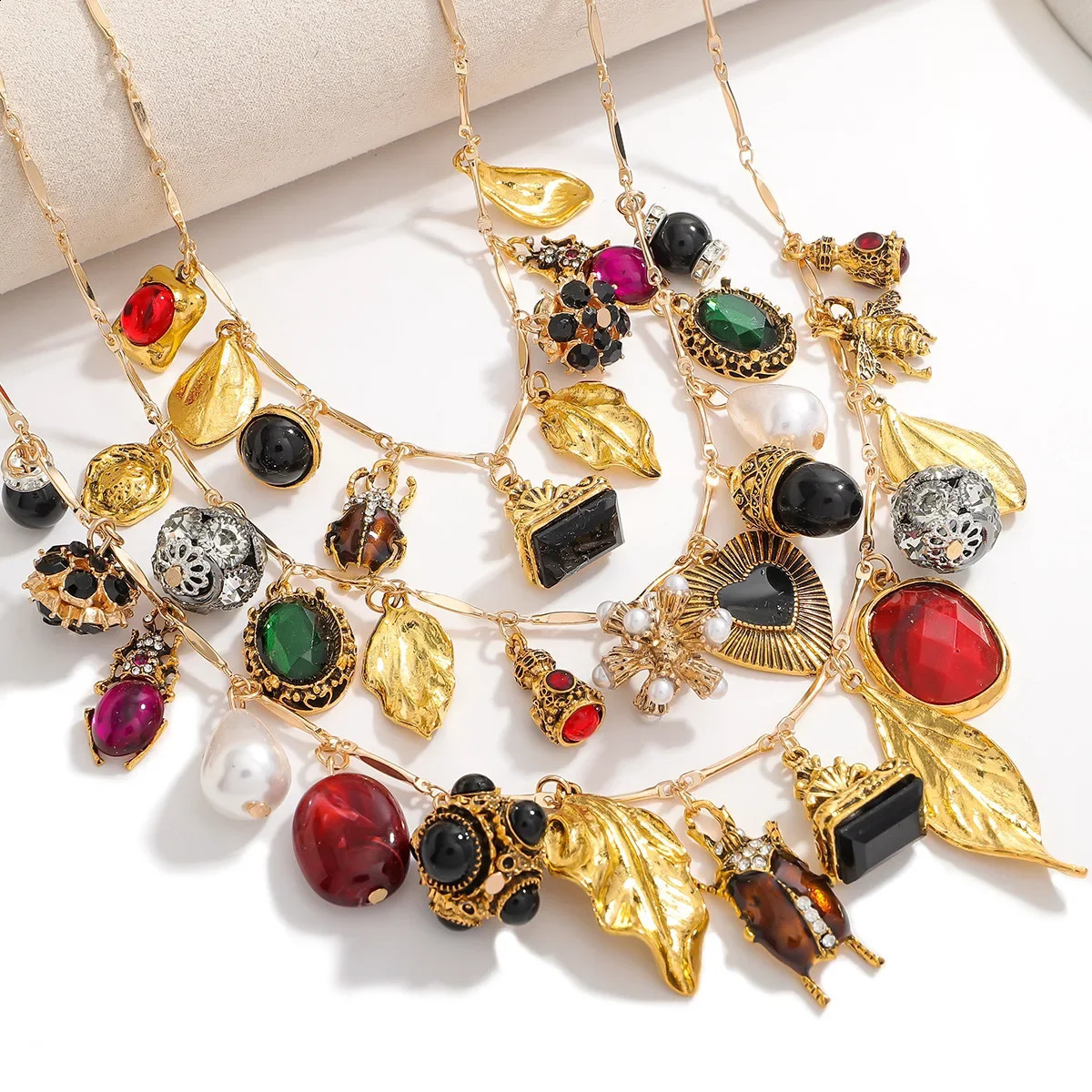 Multi layered female retro insect leaf heart-shaped flower geometric pendant necklace 250409