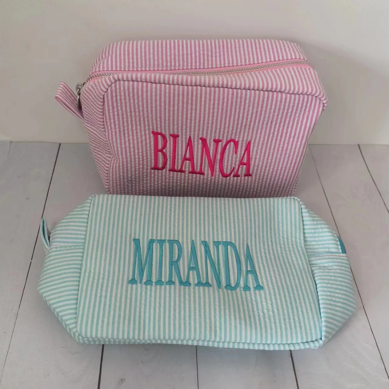 Personalized Name Seersucker Toiletry Bag Custom Embroidered Name Monogrammed Cosmetic Bag for Women Travelling Makeup Bags 250407