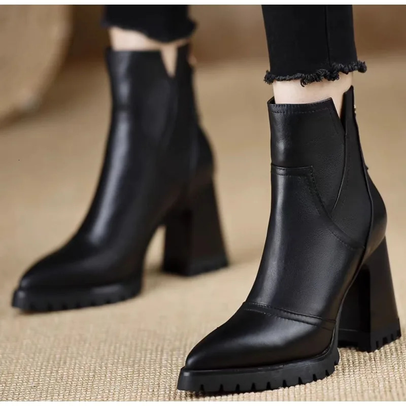 Women Temperament Fashion Boots 35-39 Small Size Pointed Toe Back Zipper Thick with Short Boots Commuting Thick Bottom Shoes 251110