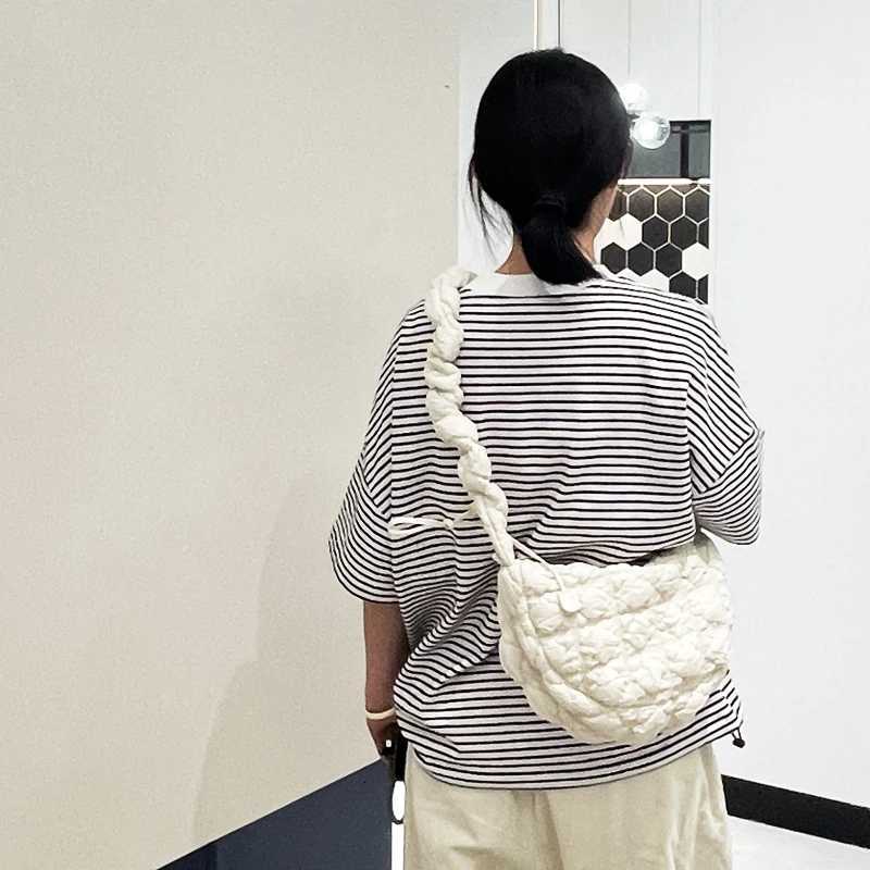 Womens down cotton pleated lightweight commuter versatile large capacity shoulder messenger bag cloud bagT251110