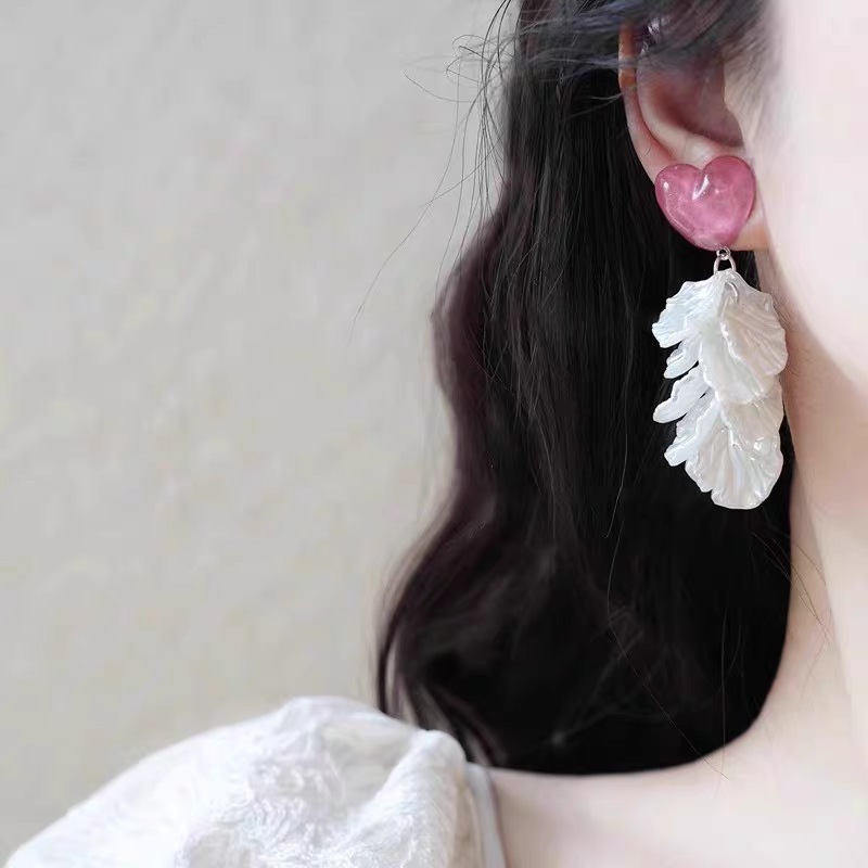 Chic Love Shell Design Tassel Earrings with Dangle Style