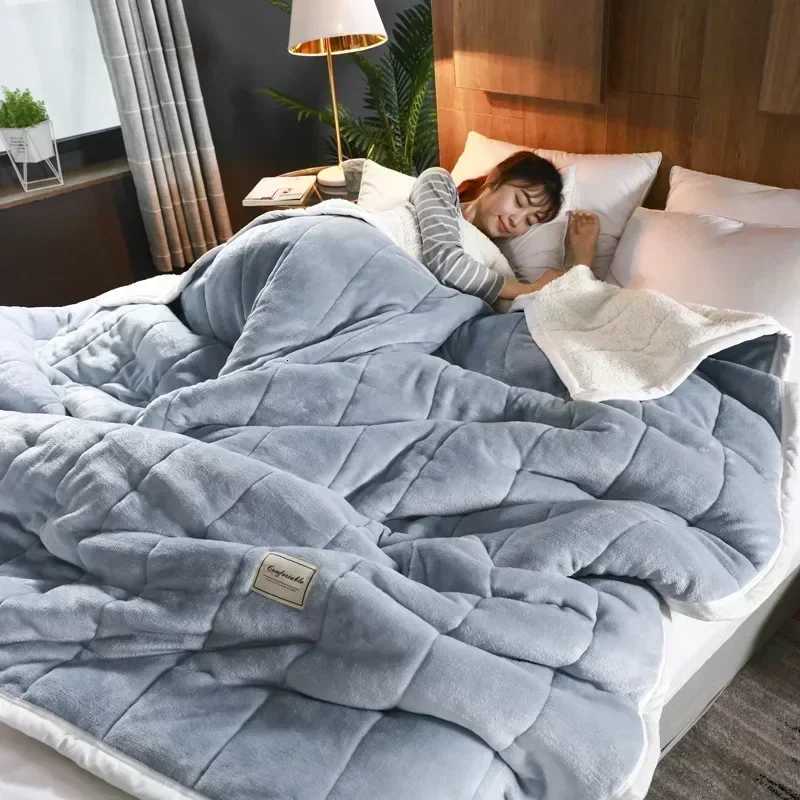Coral Fleece Autumn Winter Warm Blankets for Bed 3 Layers Thicken Flannel Blanket Quilt Soft Comfortable Warmth Quilts Washable C251111