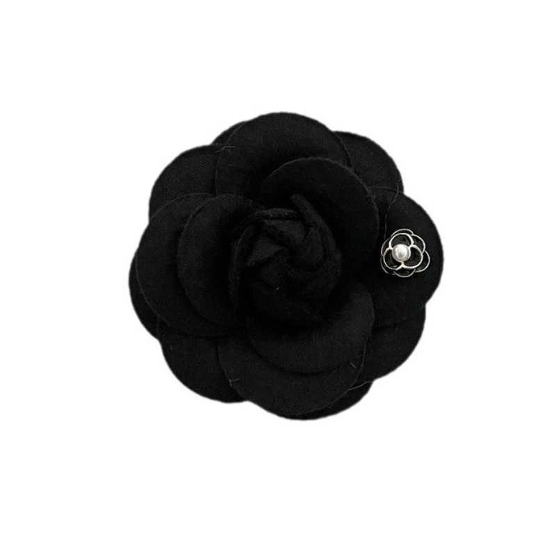 Luxury Korean Fabric Camellia Flower Brooches for Women Vintage Elegant Lapel Pins Scarf Buckle Sweater Badge Fashion Jewelry Gifts Y251111