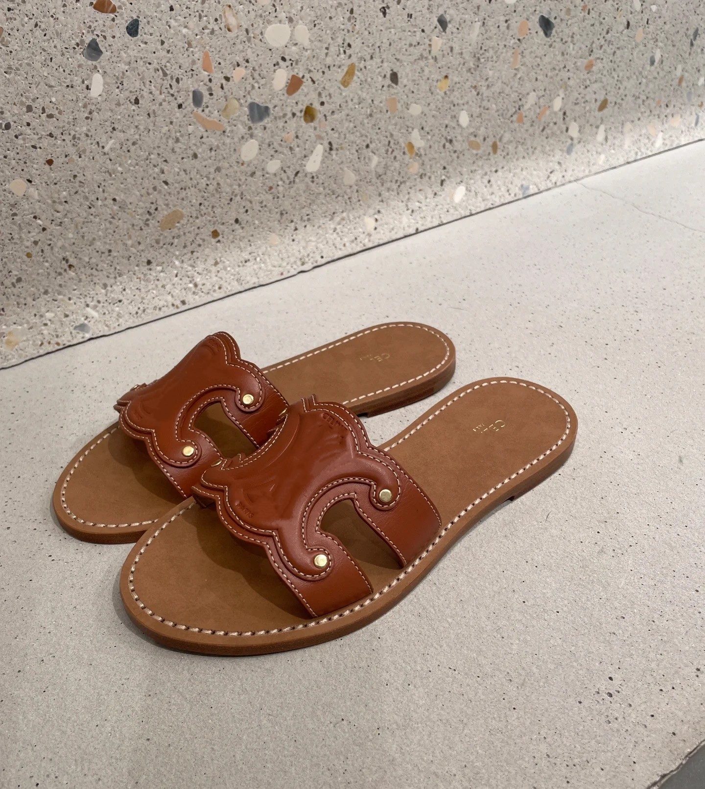 2025 Summer Luxury designer celi slippers Flat Thick Bottom Open Toe Slide Women Soft Genuine Leather Cross Band Sandals Outdoor Comfort Vacation Shoes cd