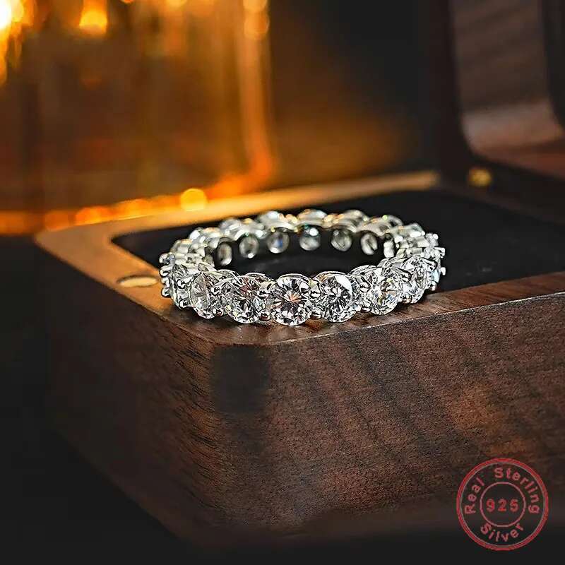 2025 Ins Top Sell Elegant Simple Fine Jewelry 4MM Round White Lab Moissanite Diamond 100% 925 Sterling Silver Women Wedding Ring
