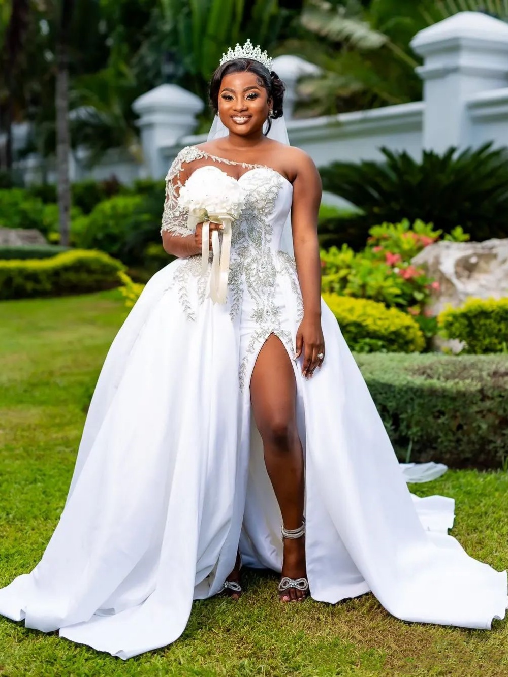 Sexy Plus Size A Line Wedding Dresses Beaded One Shoulder Long Sleeve Bride Dress Appliques High Splits Bridal Dress Customized