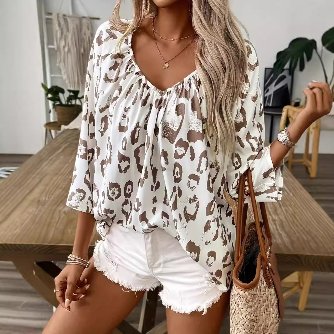 2025 Designer Spring/summer Tie Dye T-shirt For Women's Temperament Commuting Top, High-end Sexy Khaki Leopard Print V-neck Pleated Seven Quarter