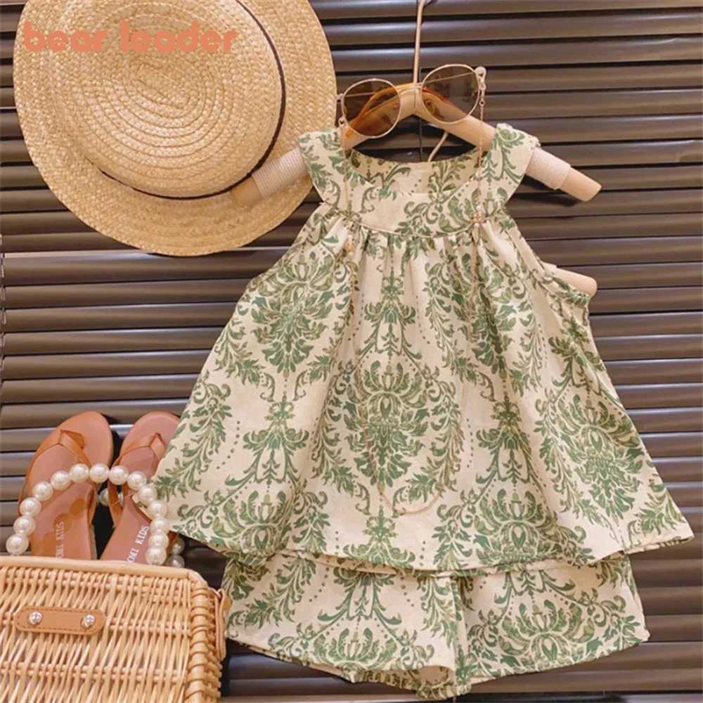 Bear collar 2024 new girl summer floral suspender sleeveless suspension set girl refresh shorts two-piece setXJ250410