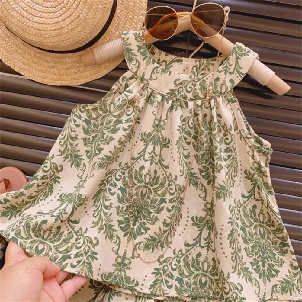 Bear collar 2024 new girl summer floral suspender sleeveless suspension set girl refresh shorts two-piece setXJ250410