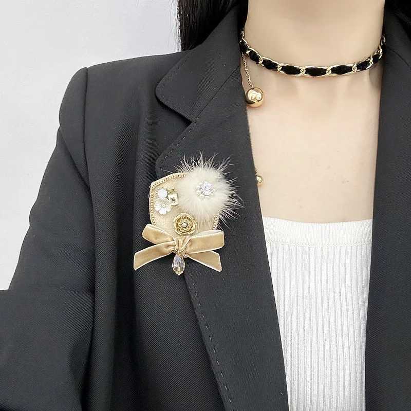 Luxury Korean Rhinestone Pearl Bow Brooches for Women Flower Hairball Badge High-end Fixed Clothing Lapel Pins Jewelry Accessories Y251111