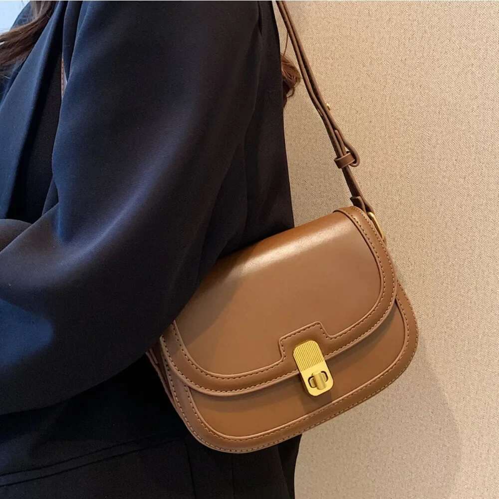 2025 new fashionable shoulder retro texture designer women's casual multifunctional crossbody bag trend shoulder bag5