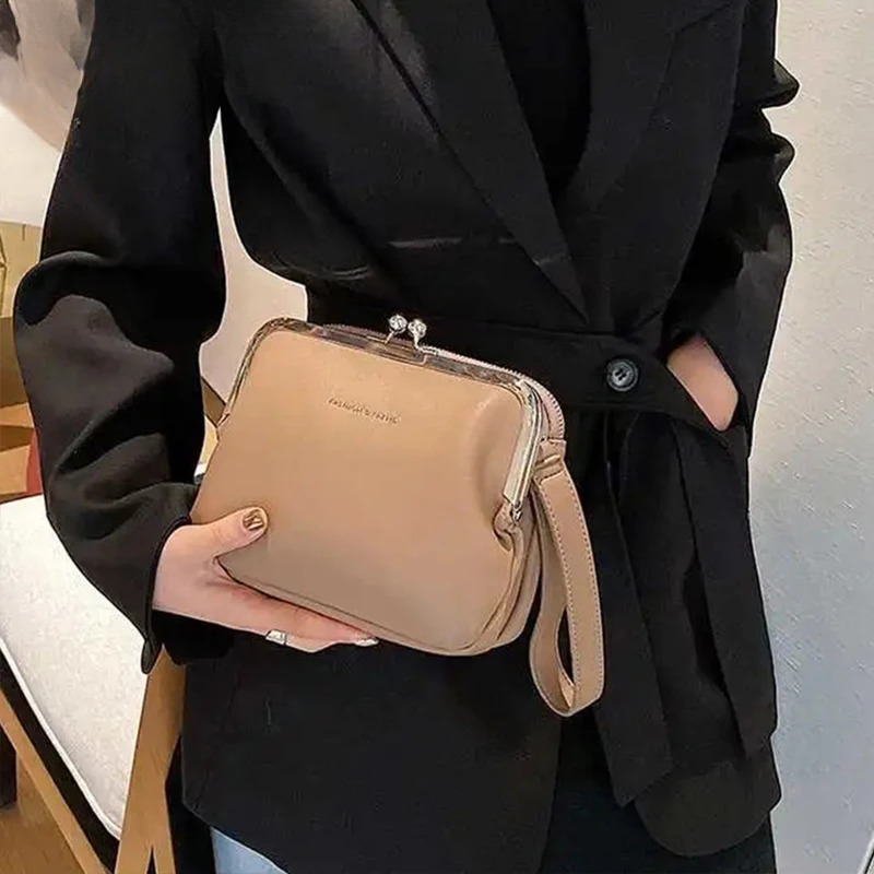 2025 New Shell Women's Cross Clip Designer Handbag PU Leather Crossbody Bag Designer Women's Fashion Wallet3