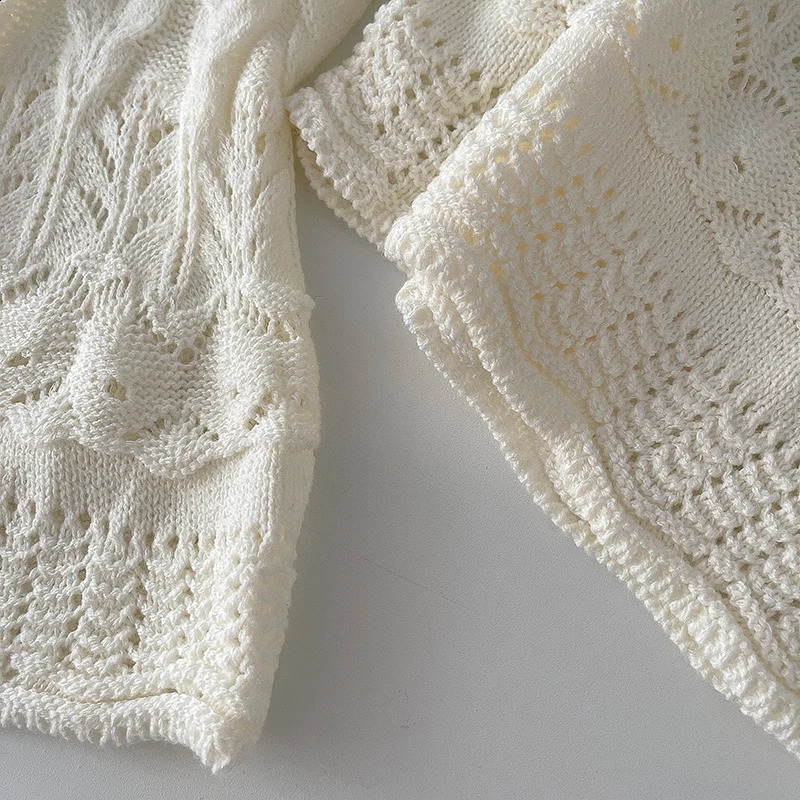 Long sleeved Pointelle knitted top white crocheted sweater womens latte eye crop jumper autumn and winter vintage French chic dress 250407