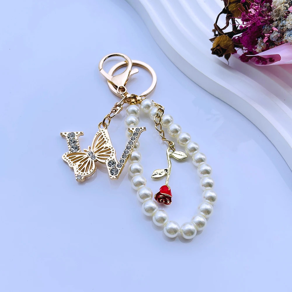 Exquisite Initial A-Z 26 Butterfly Capital Letters Red Rose Keyring Crystal Resin Pearl Beaded Keychain Bag Pendant Women Gift 251110