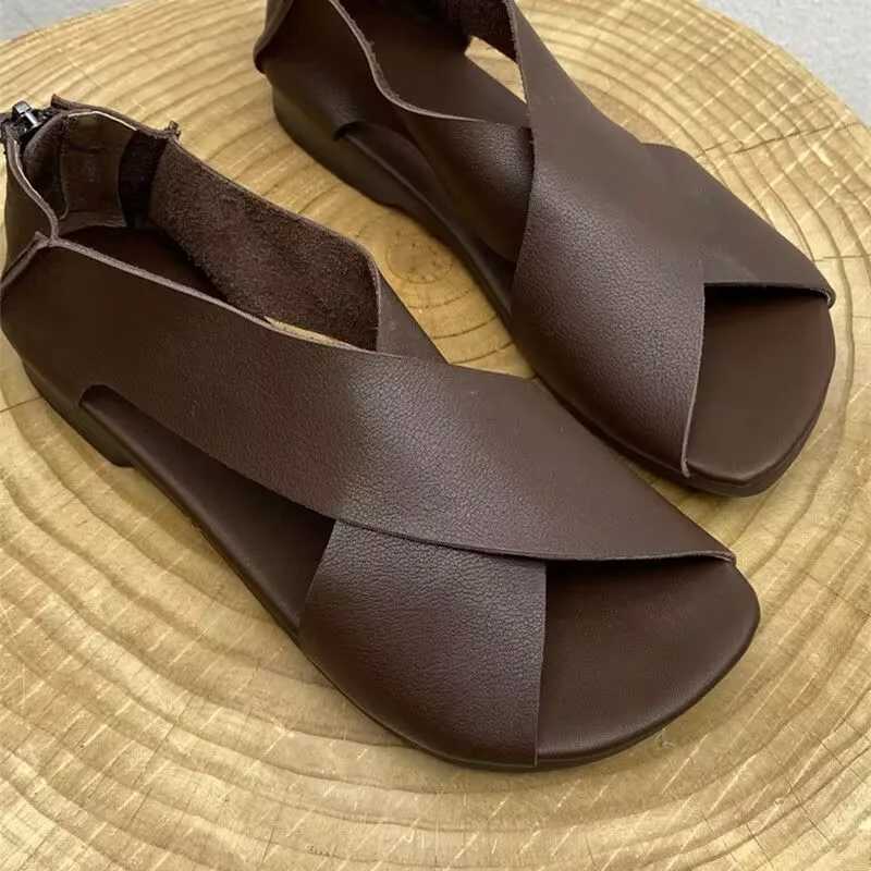 Classic Summer New Womens Sandals Casual Beach Simple Sandals Solid Color Leather Womens Soft N-Slip Roman Womens ShoesXJ250410