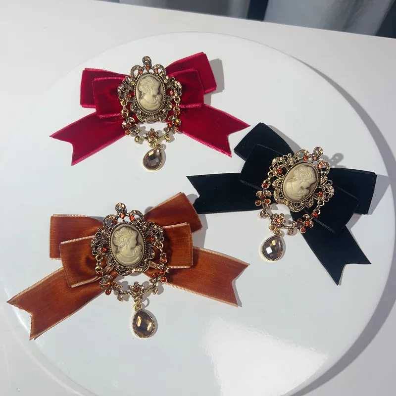 Luxury Velvet Fabric Bow Brooches for Women Shirt JK Bow Tie Crystal Beauty Head Badge Lapel Pins Vintage Jewelry Clothing Accessories Y251111