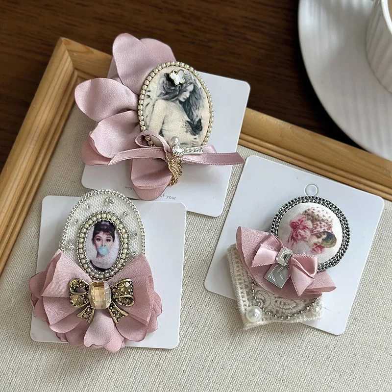 Luxury Korean Rhinestone Pearl Badge Brooches for Women Pink Fabric Bow Lapel Pin Fashion Scarf Button Brooch Accessories for Backpacks Y251111