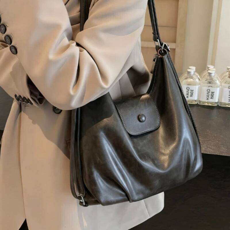 Vintage Large-Capacity Autumn And Winter Commuting Backpack, Single-Shoulder Tote Bag, No Pendant