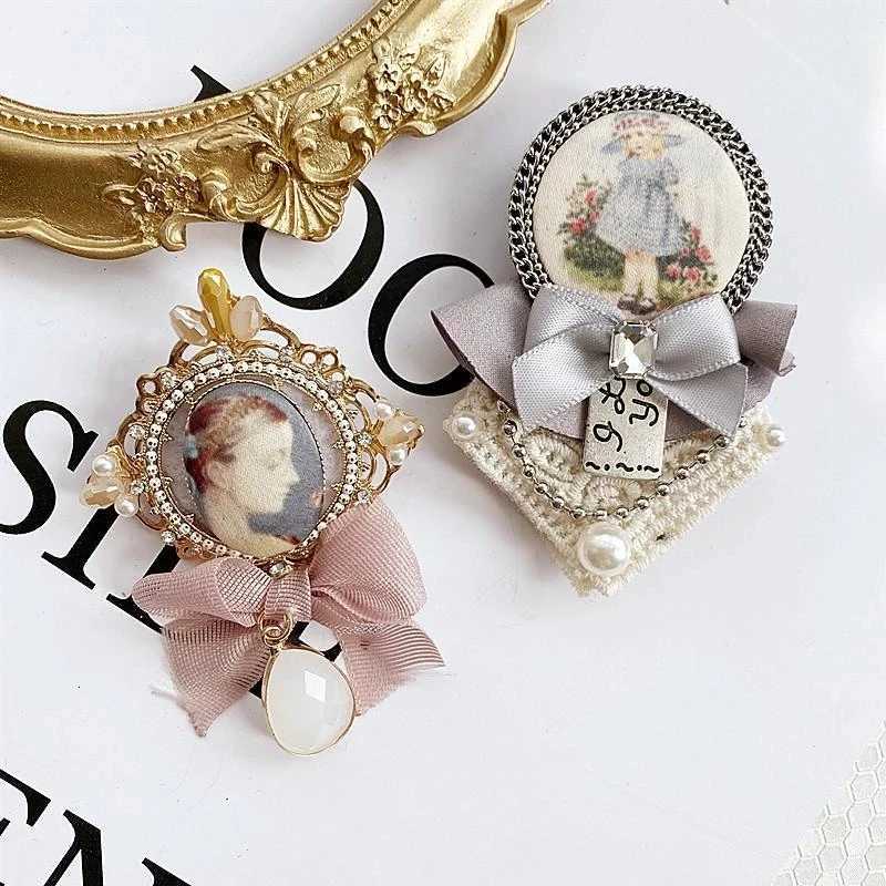 Luxury trsince Creative Classic Retro Brooches for Women Camellia Crystal Chain Tassels Brooches Pins Party Banquet Clothes Accessories Y251111