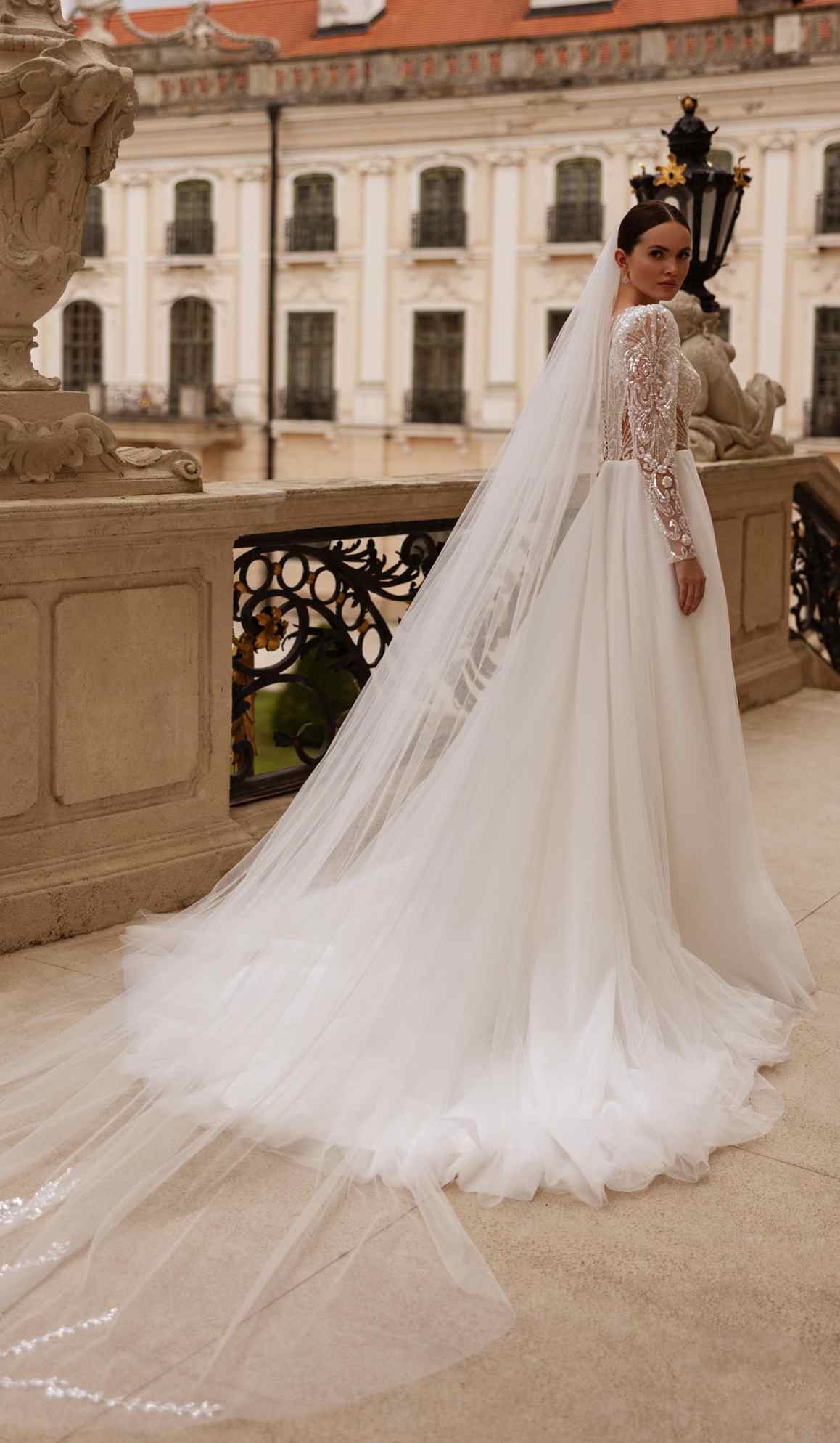 Elegant Wedding Dresses 3D-Lace Ball Gown Shine Sexy V-Nevk Bridal Gowns Sequins Royal Tail vestidos de novia Size Customized Plus Size H25652