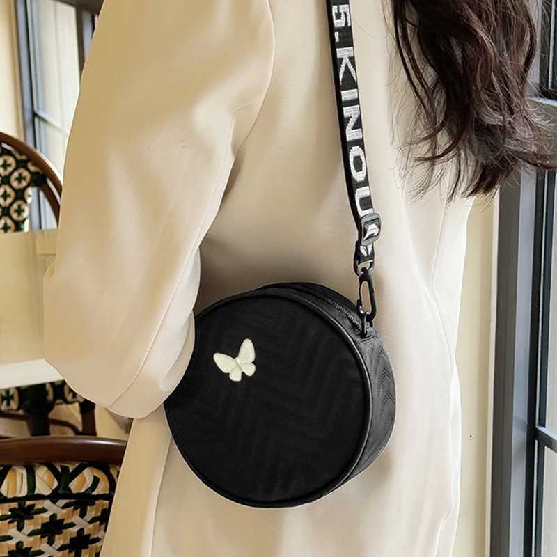 Neutral style round shoulder bag for men and women Wave pattern design Crossbody bag suitable for travel and photographyT251110