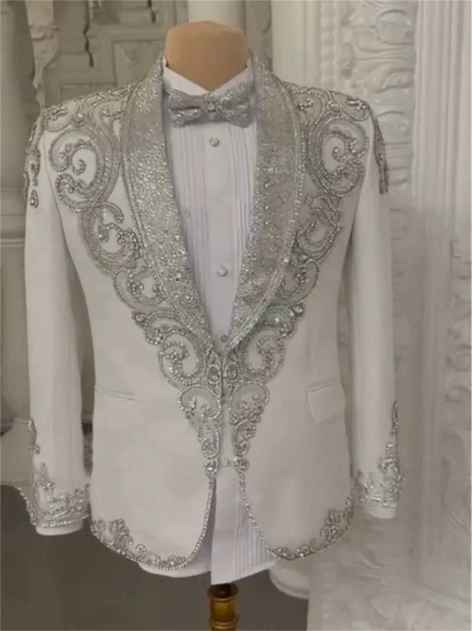 Luxurious Beaded Wedding Tuxedos Crystal 2 Piece Set Jacket Pants Shawl Lapel Men Suit Noble Trim Fit Party Suits Customized