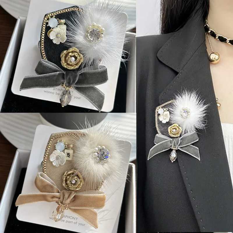 Luxury Korean Rhinestone Pearl Bow Brooches for Women Flower Hairball Badge High-end Fixed Clothing Lapel Pins Jewelry Accessories Y251111