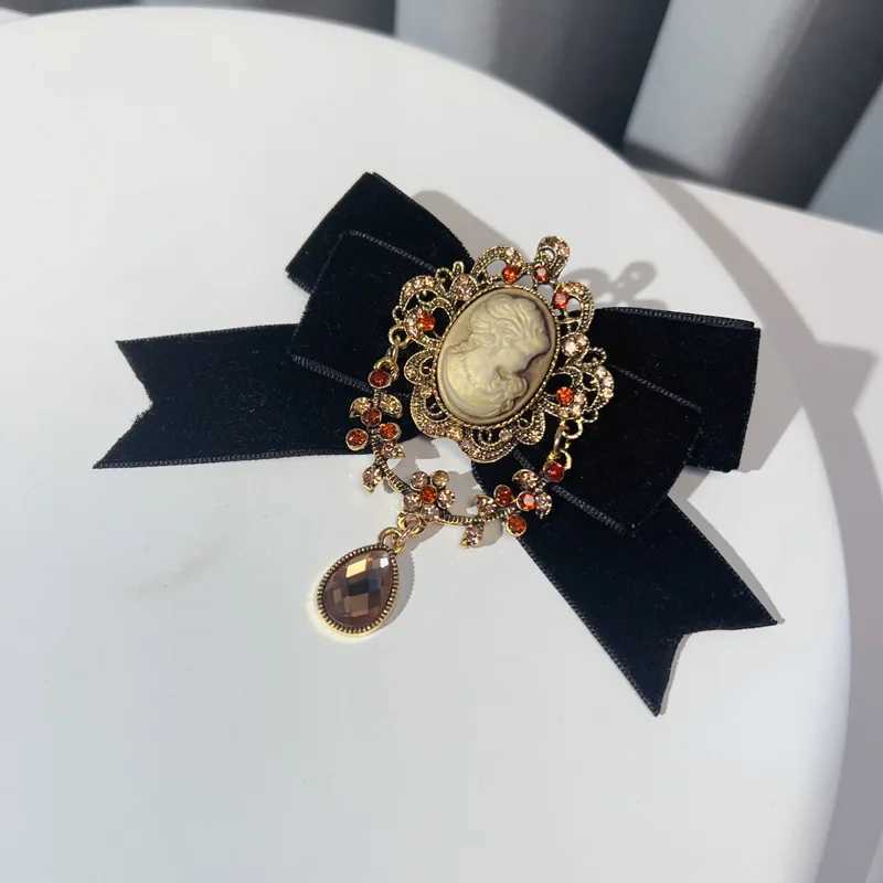 Luxury Velvet Fabric Bow Brooches for Women Shirt JK Bow Tie Crystal Beauty Head Badge Lapel Pins Vintage Jewelry Clothing Accessories Y251111