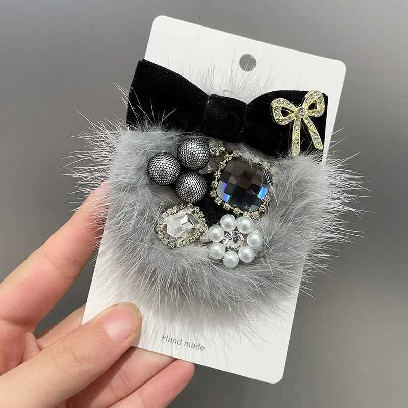 Luxury Korean Mink Hair Bow Brooch Pearl Crystal Badge British Style Suit Sweater Clothing Collar Pins for Women Fashion Jewelry Gifts Y251111