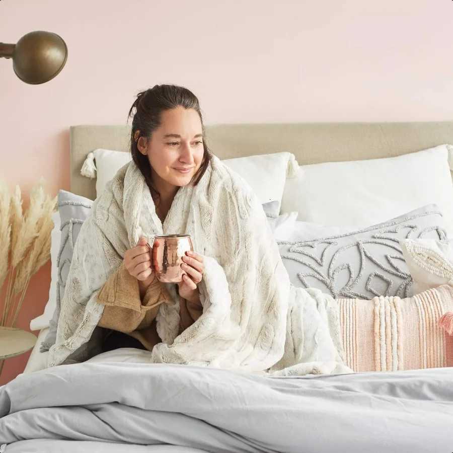 Leopard Luxury Faux Fur Throw Blanket er Soft Fluffy Bedding Throw Blanket for Bedroom 50 x 60 Furry Blanket Comfy Warm Cozy Pl C251111