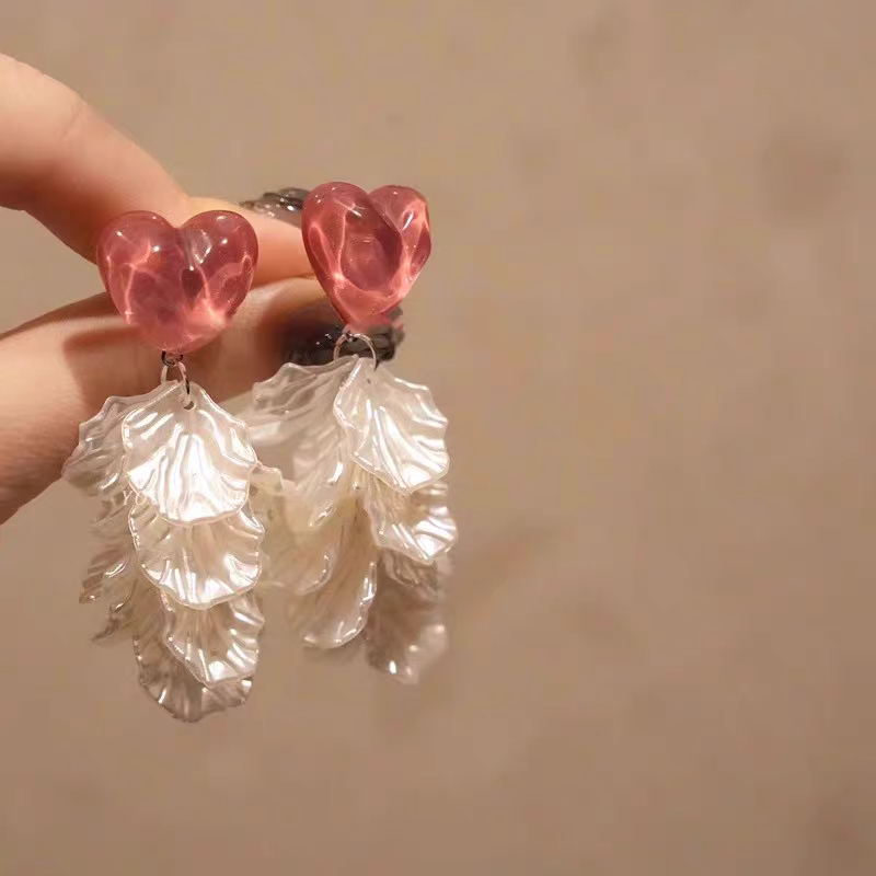 Chic Love Shell Design Tassel Earrings with Dangle Style