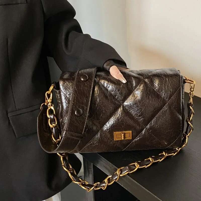 2025 New Small Square Winter Trend Multi functional Shoulder High end Leisure Designer Women's Trendy Shoulder Bag3
