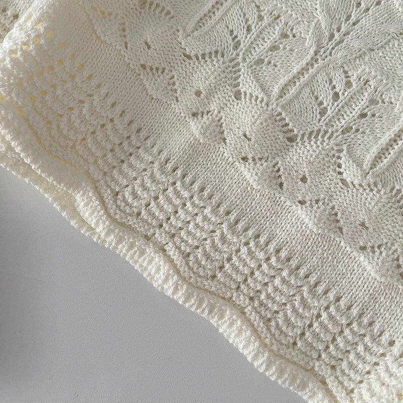 Long sleeved Pointelle knitted top white crocheted sweater womens latte eye crop jumper autumn and winter vintage French chic dress 250407