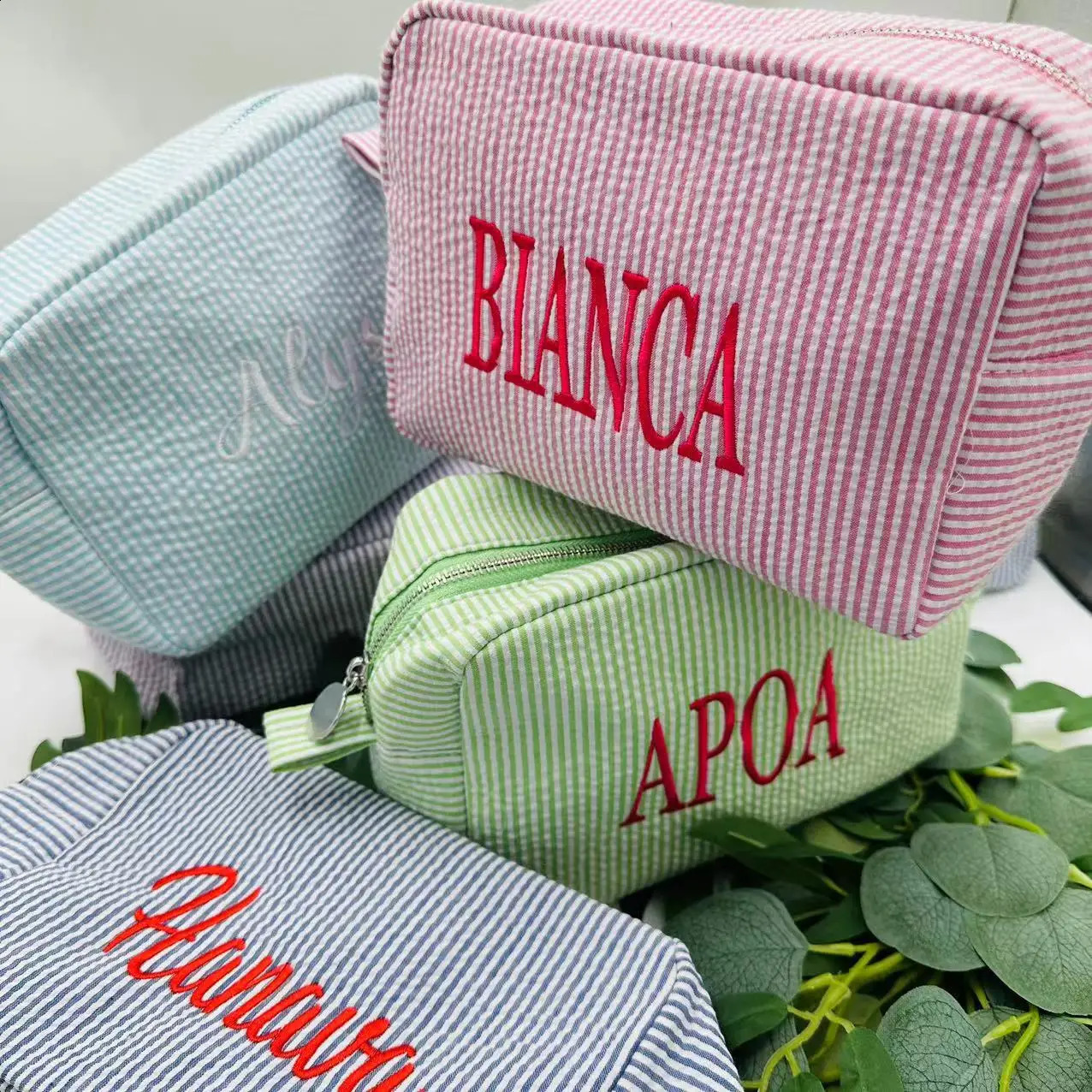 Personalized Name Seersucker Toiletry Bag Custom Embroidered Name Monogrammed Cosmetic Bag for Women Travelling Makeup Bags 250407