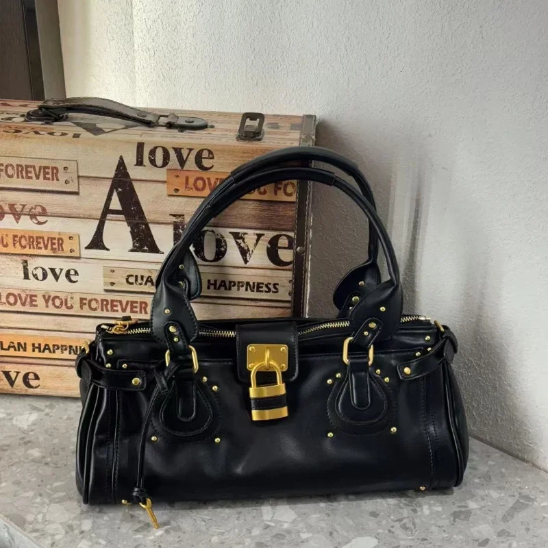 Womens Bag Rivet Retro Street Motorcycle Original Niche n shoulder Crossbody Female Tote Handbag 251103