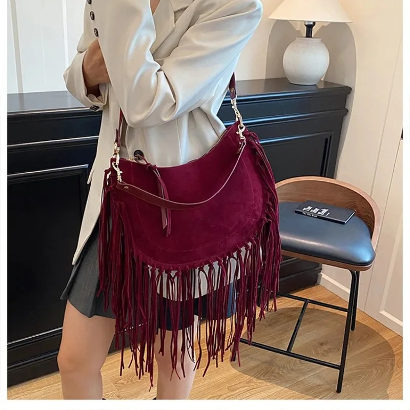 Faux Suede Shoulder Bags for Women Frosted Fringe Travel Tote bags Trendy Crossbody Bags Retro Handbags Vintage Commuter Bag 251110