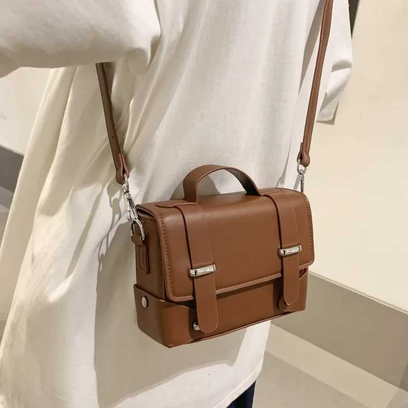 Minimalist Mens Shoulder Bag Fashionable Male PU Leather Crossbody Bags Small Flip Style Messenger bag for Men Designer HandbagT251110