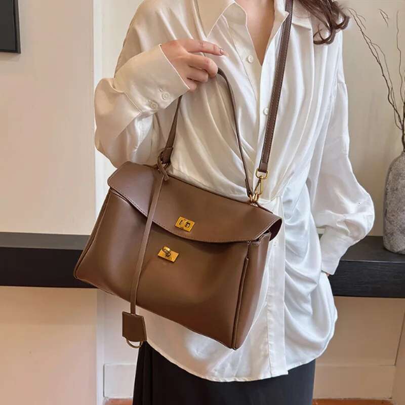 Designer 2025 New Genuine Leather Rodeo With High-End Buckle Underarm Single Shoulder Crossbody Casual Women's Famous Brand Bag